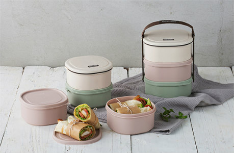 Các hộp cơm trưa Lock&Lock mini bằng nhựa rất được ưa chuộng sử dụng bởi tính tiện lợi.