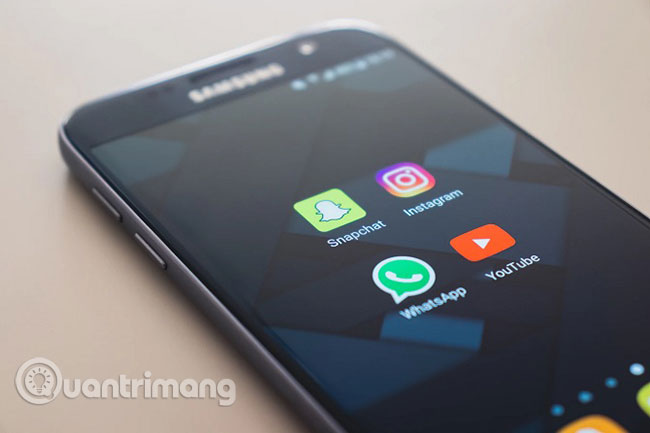 WhatsApp có lưu trữ tin nhắn không?