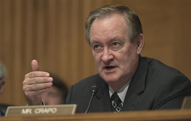 Chủ tịch Ủy ban Ngân hàng Thượng viện Mike Crapo