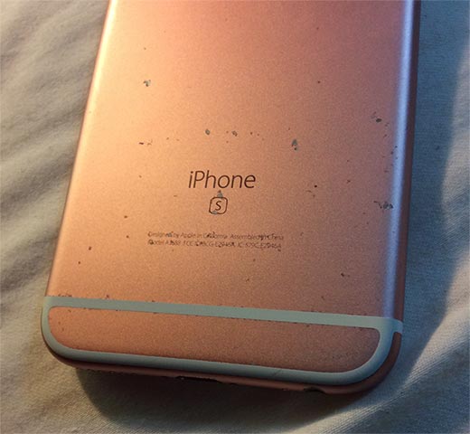 Hiện tượng bong tróc không rõ nguyên nhân trên iPhone 6s