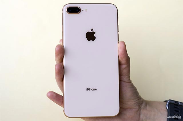 Apple đã quay lại với chất liệu kính trên iPhone 8