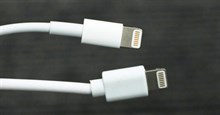 Giải phẫu cáp sạc iPhone hàng giả và hàng xịn để thấy "đắt nhưng xắt ra miếng"