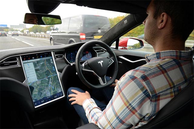 Autopilot chính là công nghệ đáng giá nhất trên những chiếc Tesla 