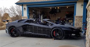 Ông bố dùng công nghệ in 3D chế siêu xe Aventador lái được tặng cho con trai