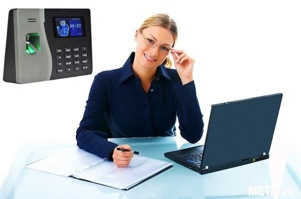 Máy chấm công bằng vân tay giá rẻ Kobio K14