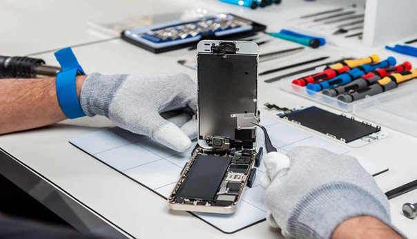Trước khi mang smartphone đi sửa, người dùng nên lưu trữ dữ liệu quan trọng. Ảnh: iTouch Repair.