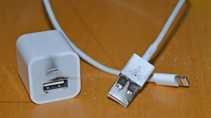Cáp sạc điện thoại kém chất lượng 3
