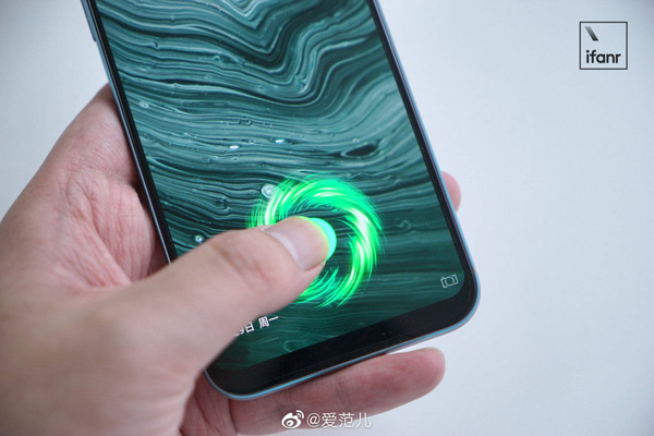 Máy được tích hợp cảm biến vân tay trong màn hình