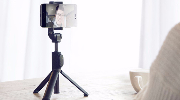 Gậy selfie có thêm chân đỡ