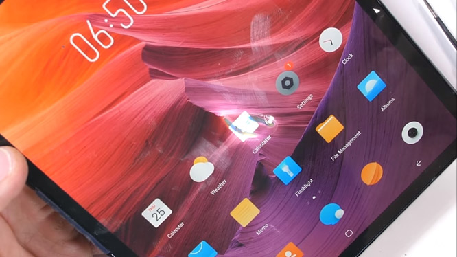 Màn hình của FlexPai cũng thất bại trong màn ‘tra tấn’ hơ lửa