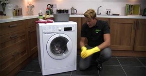 Vệ sinh máy giặt cửa ngang đơn giản với 4 cách làm này