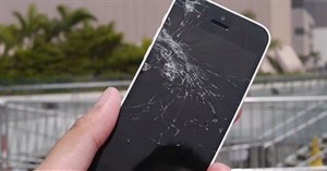 Game thủ suýt phải cắt cụt ngón tay vì miệt mài chơi game trên màn hình smartphone bị rạn nứt