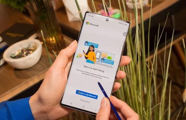 Khả năng hiển thị ấn tượng của màn hình trên Galaxy Note10+. Ảnh: Cnet.