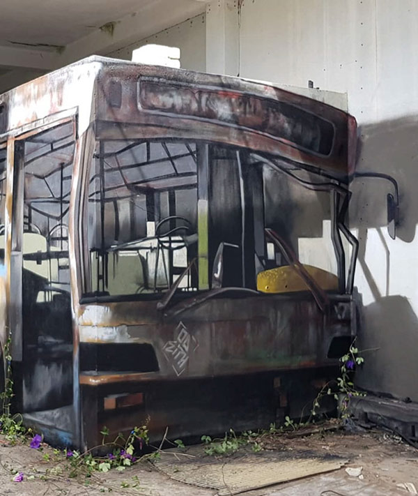 Bức tranh 3D vẽ chiếc xe bus bỏ hoang 1