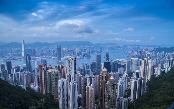 Phần lớn quỹ đất tại Hong Kong được sử dụng để phát triển những trung tâm thương mại nên giá đất tại đây rất cao.