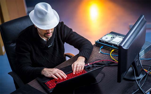 Mối quan hệ giữa hacker mũ trắng và những công ty sở hữu sản phẩm mà họ đã tìm ra lỗ hổng đôi khi không được suôn sẻ cho lắm.