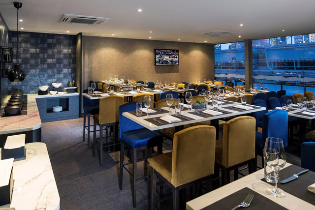 Vé doanh nghiệp được phục vụ các bữa ăn nhẹ trong ngày và đồ uống không giới hạn