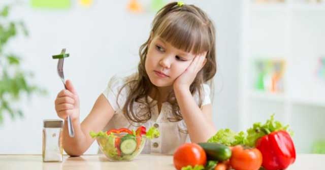 Làm gì khi trẻ biếng ăn