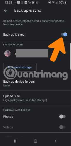 Nhấn vào “Free up device storage”