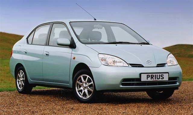 Toyota Prius Hybrid 1997 mẫu xe chạy động cơ lai xăng - điện đầu tiên trên thế giới