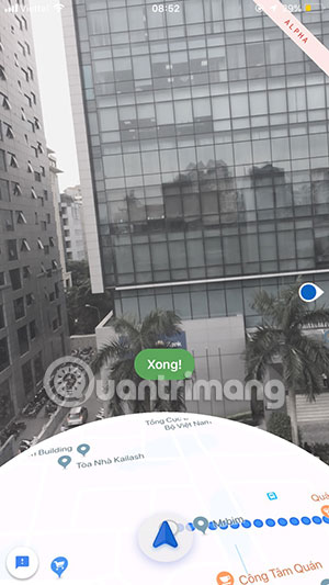 Hướng camera đến các tòa nhà xung quanh