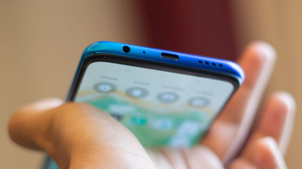 Trên Realme XT vẫn có jack 3.5mm