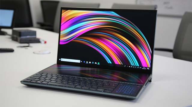 ZenBook Pro Duo UX581 có lẽ là một chiếc máy tính xách tay được tạo ra nhằm mục đích để thay thế máy tính để bàn