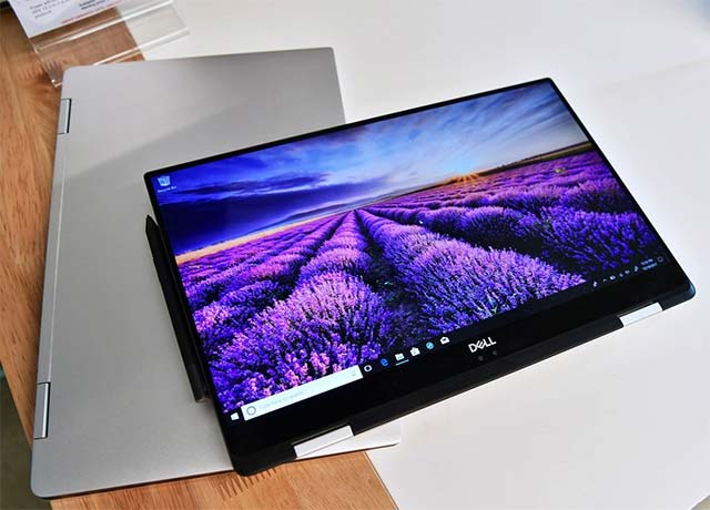 Giao diện máy tính bảng Windows 10 trên thiết bị 2 trong 1 