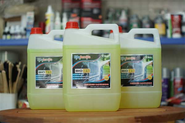 Dung dịch rửa xe không chạm