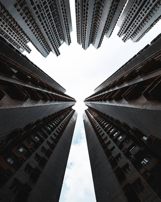 Những tòa nhà cao tầng đối xứng với nhau như soi gương ở HongKong