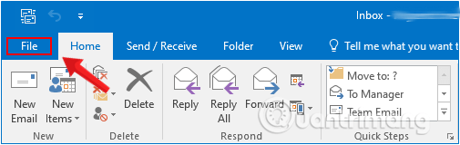 Chọn thẻ File trong ứng dụng Outlook