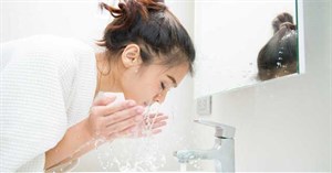 Có nên rửa mặt bằng dung dịch vệ sinh phụ nữ để trị mụn?