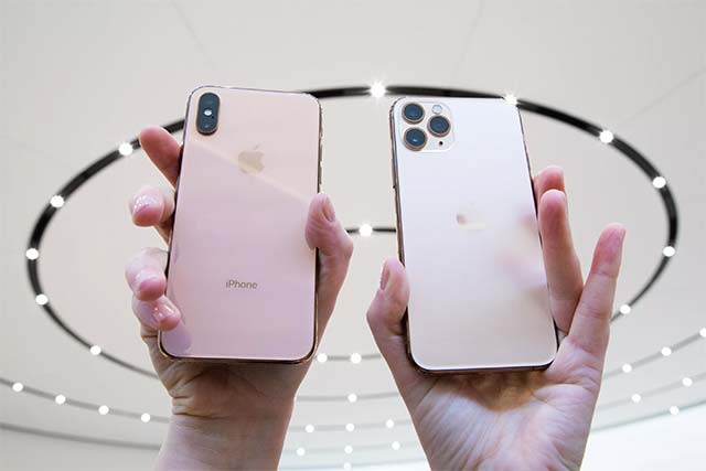iPhone Xs (trái) và iPhone 11 Pro Max (phải)