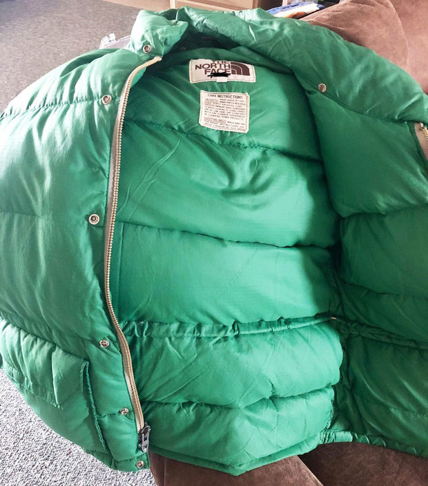 Vào ngày cưới của bố mẹ tôi cách đây 35 năm, họ đã mua chiếc áo The North Face này