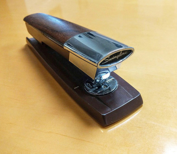 Chiếc dập ghim thời năm 1962