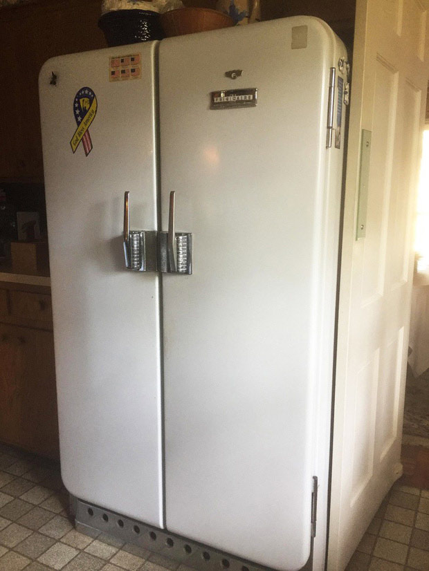 Chiếc tủ lạnh WWII Frigidaire từ thời của bà tôi