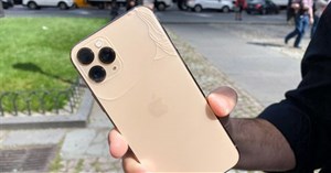 Kính cường lực ‘bền nhất trên thị trường smartphone’ của iPhone 11 Pro vỡ nát sau cú rơi nhẹ bên thềm Apple Store