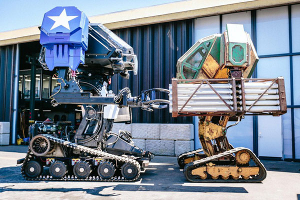 Eagle Prime và người "anh em song sinh" Iron Glory đều do MegaBots phát triển.