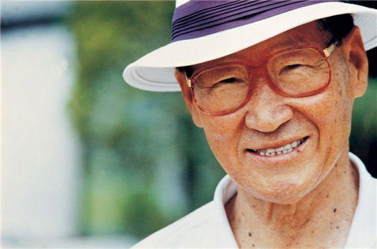 Chung Ju-Yung từng tâm sự rằng, ngày nào ông cũng phải dậy từ 4 giờ sáng để ra đồng làm việc