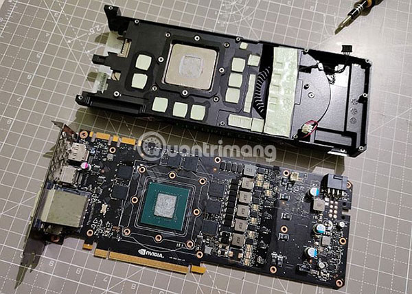 Đừng kéo mạnh, nếu không bạn sẽ có nguy cơ làm hỏng quạt GPU và dây cáp LED