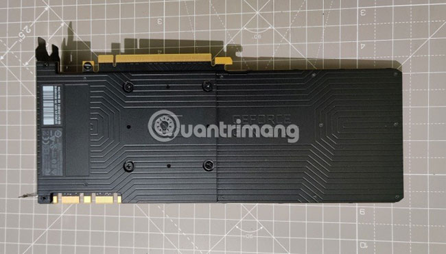 Gắn lại tấm bảo vệ vào PCB