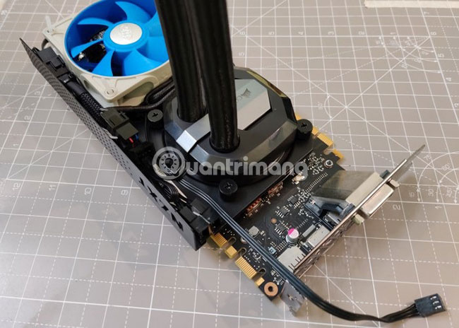 Kết nối quạt làm mát VRM 92mm với một trong các fan header trên cáp Y-splitter đã cài đặt ở bước 9