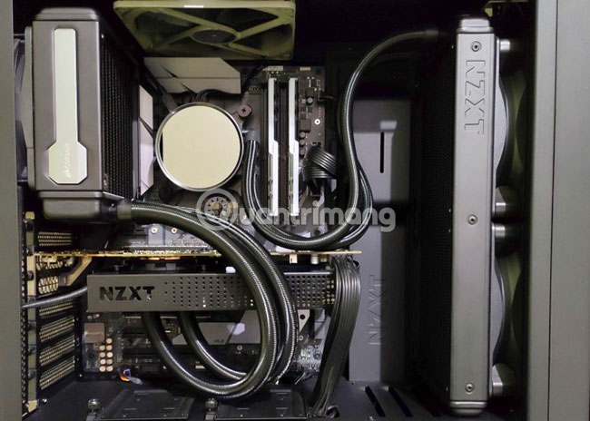 Cài đặt GPU vào khe cắm PCI-E x16