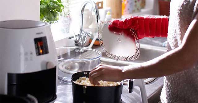 Cách vệ sinh nồi chiên không dầu