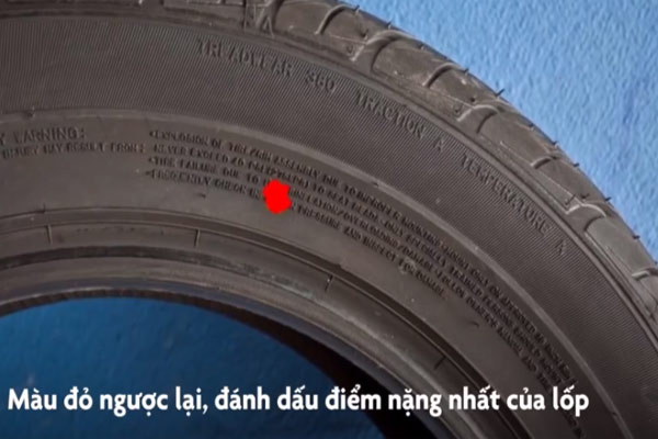 Chấm đỏ biểu thị cho điểm nặng nhất trên lốp xe