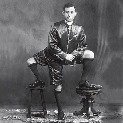 Frank Lentini, người đàn ông ba chân sống vào cuối thế kỷ 19 đầu thế kỷ 20 ở Ý.