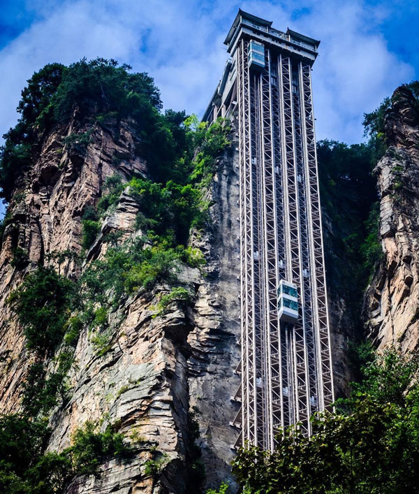 Thang máy Bách Long giúp tăng đáng kể lượng khách tham quan vườn quốc gia Trương Gia Giới