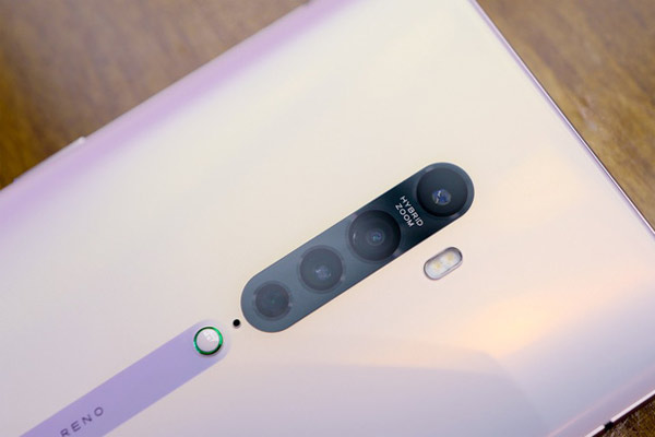 4 camera sau được xếp thẳng hàng