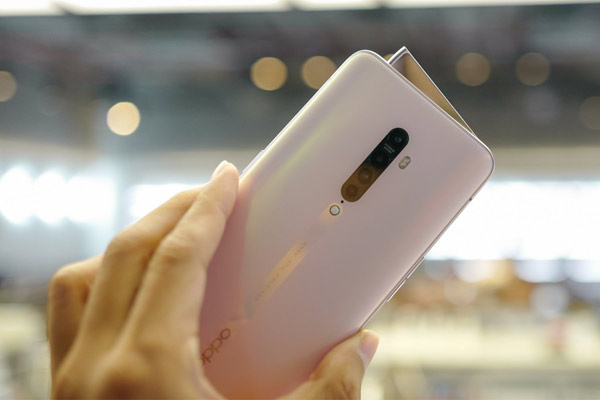 Camera selfie thiết kế vây cá mập 2