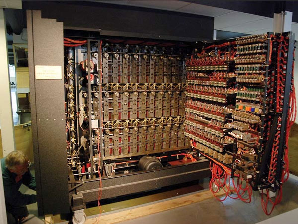 "Automatic Computing Engine", một trong những máy tính lưu trữ chương trình đầu tiên trên thế giới. Ảnh: Mathworks.